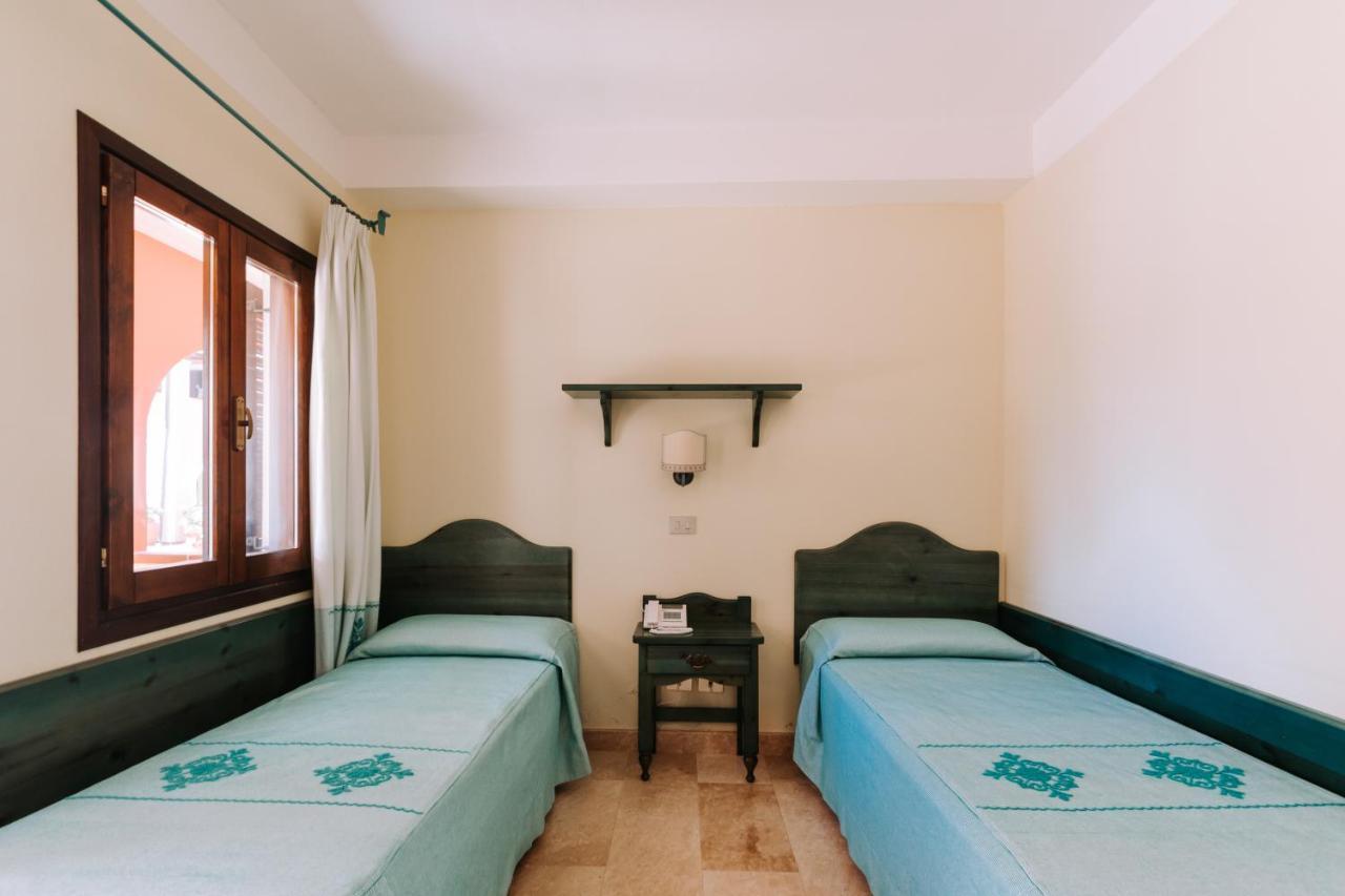 Nicolaus Club Torre Moresca Orosei Buitenkant foto