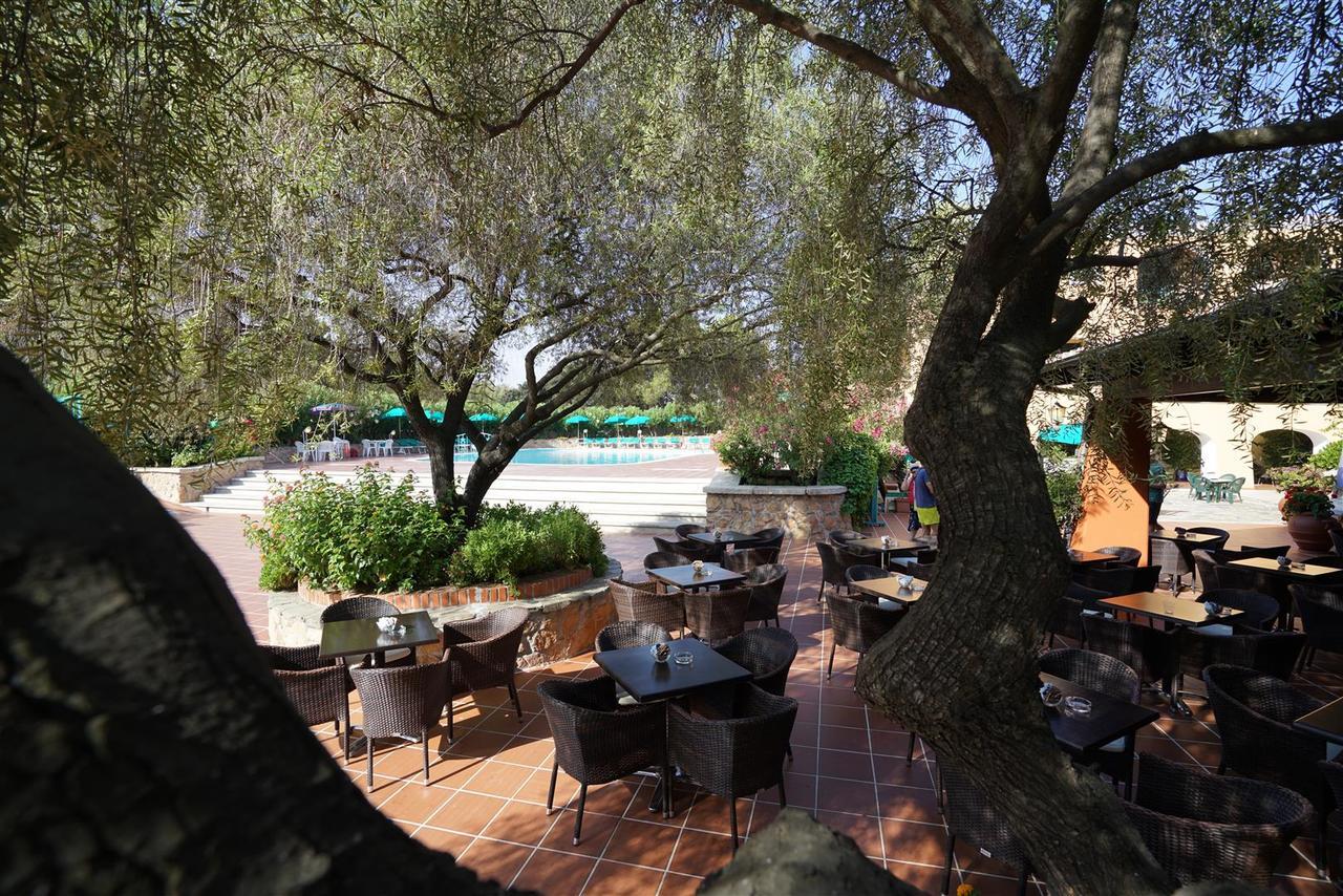 Nicolaus Club Torre Moresca Orosei Buitenkant foto