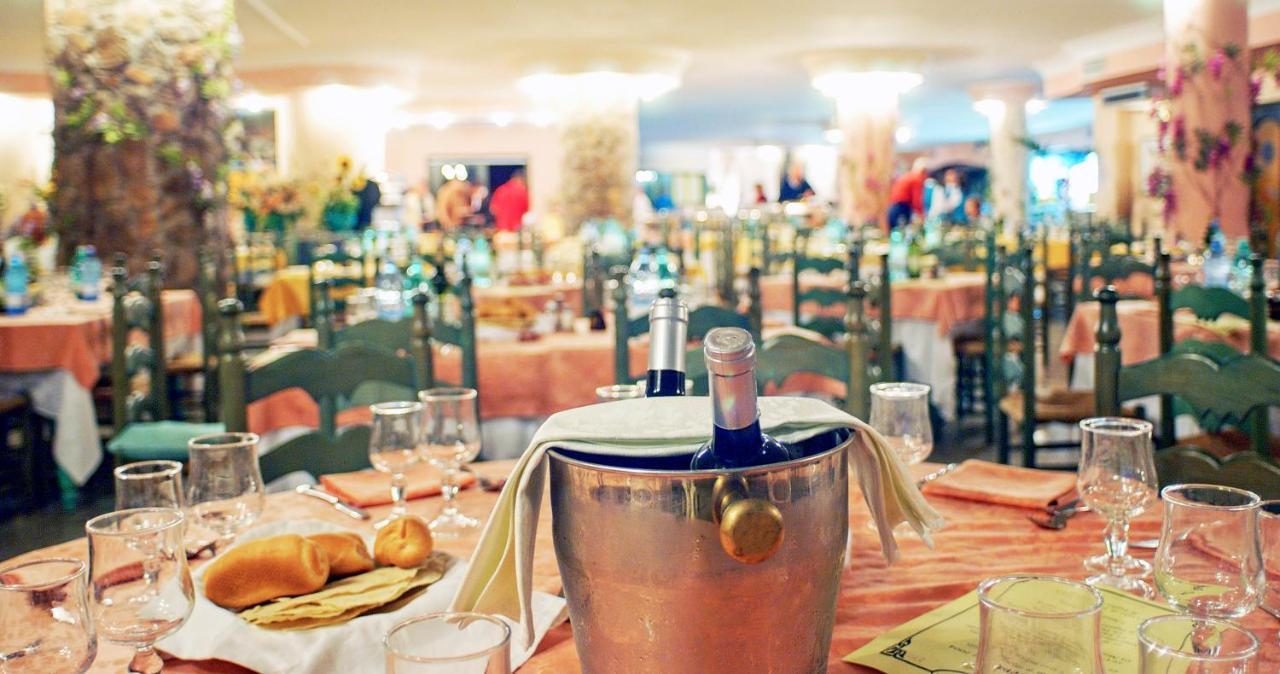 Nicolaus Club Torre Moresca Orosei Buitenkant foto