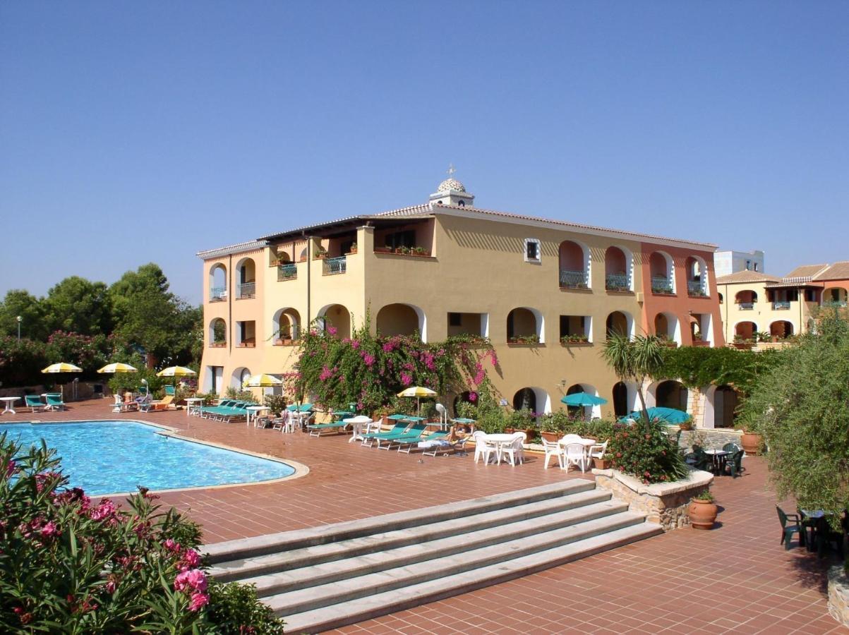 Nicolaus Club Torre Moresca Orosei Buitenkant foto